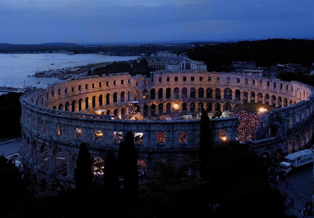City Center Studio 4 Two Pula Exterior photo